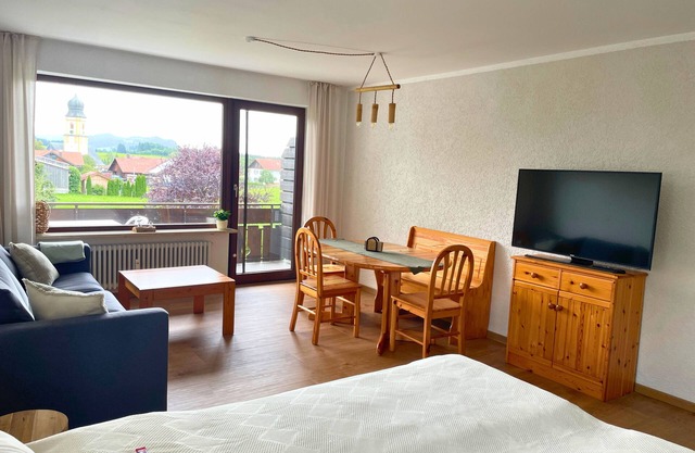 Apartment Seehenswert with pool, table tennis & Königscard for up to 8 people near the lake