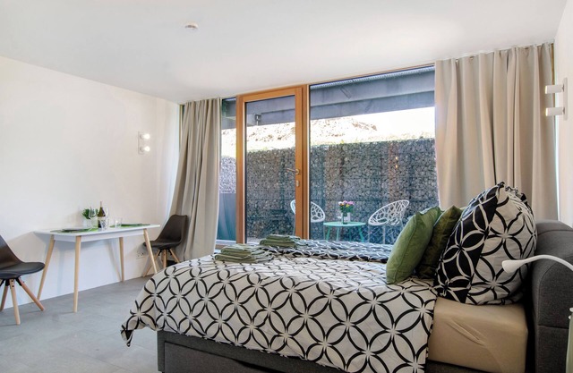 Apartamento 'Seenahes C1 In Öhningen' con terraza compartida y Wi-Fi