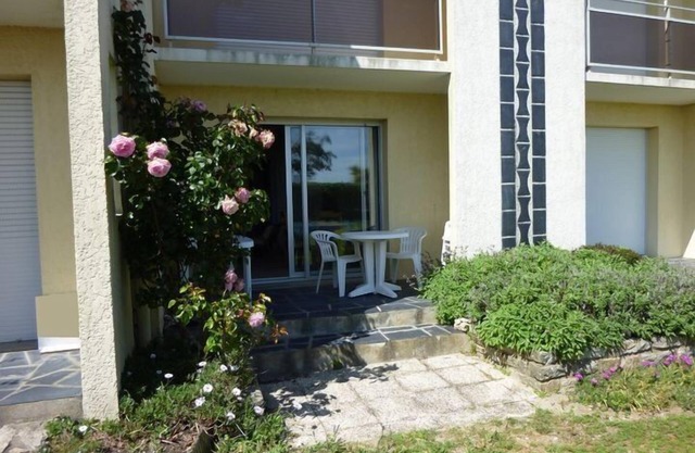 Apartment sleeps 6