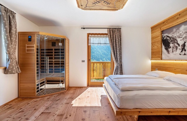 Apartamento 'Soffio Del Larice Con Sauna Privada' con vistas a las montañas