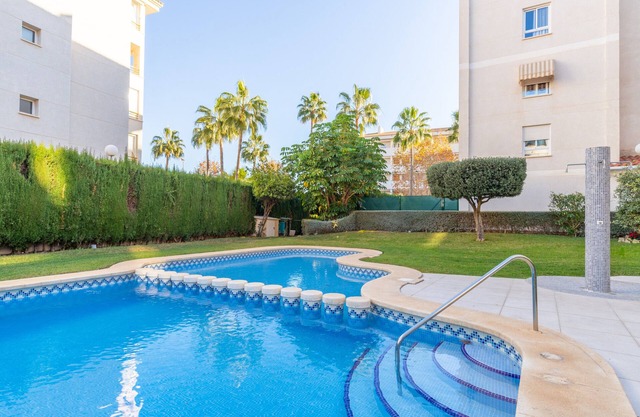 Apartamento 'Soleado Albir' con piscina compartida, Wi-Fi y aire acondicionado
