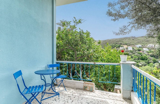 Apartamento 'Stenies Little Nook' con vistas a la montaña, Wi-Fi y aire acondicionado