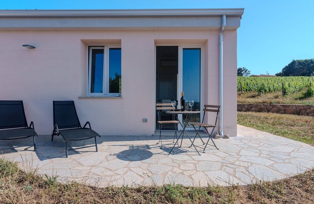 Apartamento 'Sughereto 1' con vistas al mar, Wi-Fi y aire acondicionado