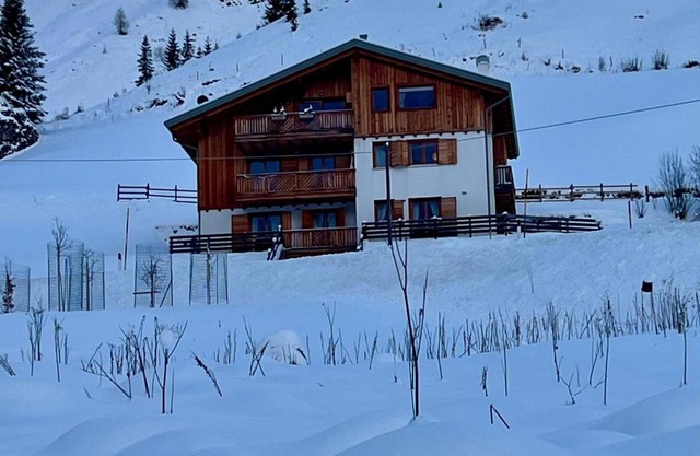 Apartamento 'Sunny Arabba' con vistas a la montaña, jardín privado y Wi-Fi