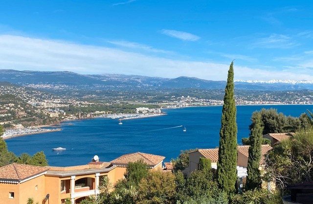 Apartamento 'Superbe T3 Avec Terasse' con vistas al mar, piscina compartida y Wi-Fi