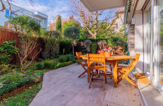 Apartamento 'Sur Jardin Clos' con terraza privada, jardín privado y Wi-Fi