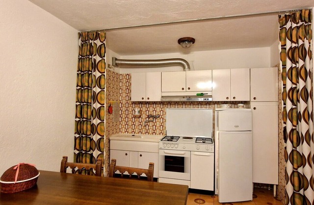 Apartment surrounded by greenery and convenient to services