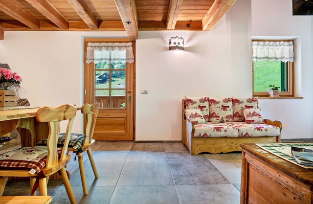 Apartamento 'Susurro del Arroyo' con vistas a la montaña, jardín compartido y Wi-Fi