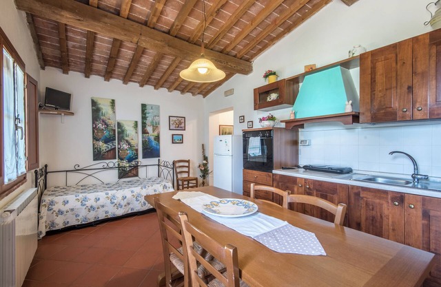 Apartamento "Trilocale Etrusco" con piscina compartida, jardín y Wi-Fi