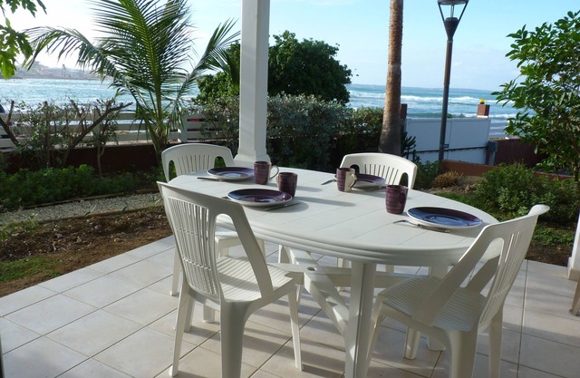 Apartamento T2 la línea de costa con vistas al mar.
