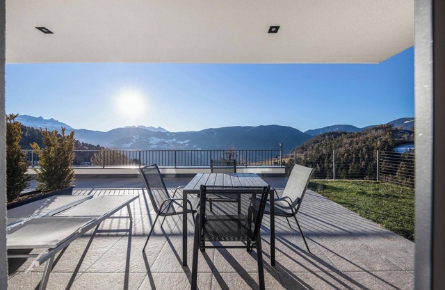 Apartamento "Thalerhof Naturae Lignum" con vistas a la montaña, jardín y Wi-Fi