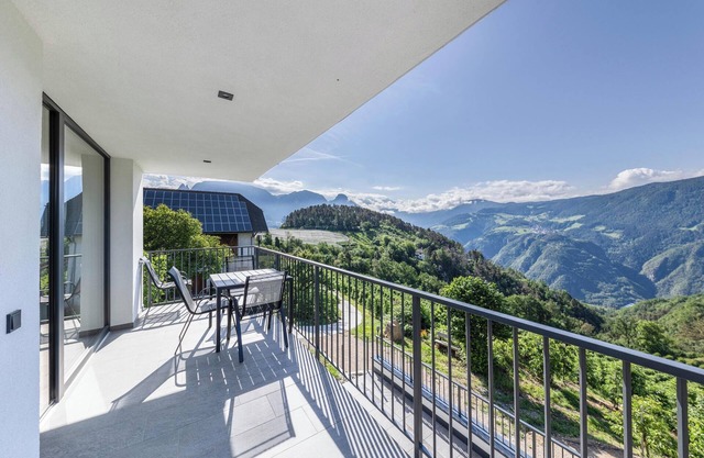 Apartamento "Thalerhof Naturae Montes Ritten" con vistas a la montaña, terraza y Wi-Fi