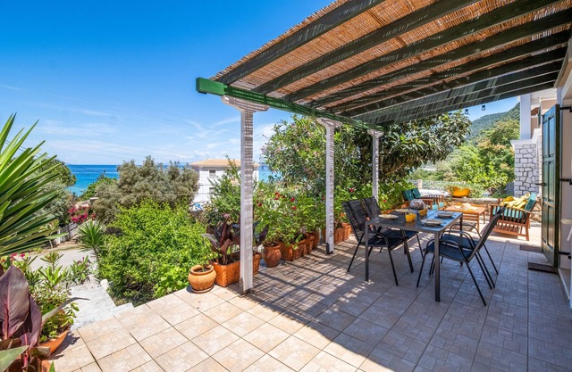Apartamento 'Theasea House' con vistas al mar, Wi-Fi y aire acondicionado