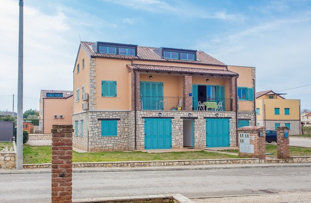 Apartment Tia with Balcony in Resort Gedici with Shared Pool