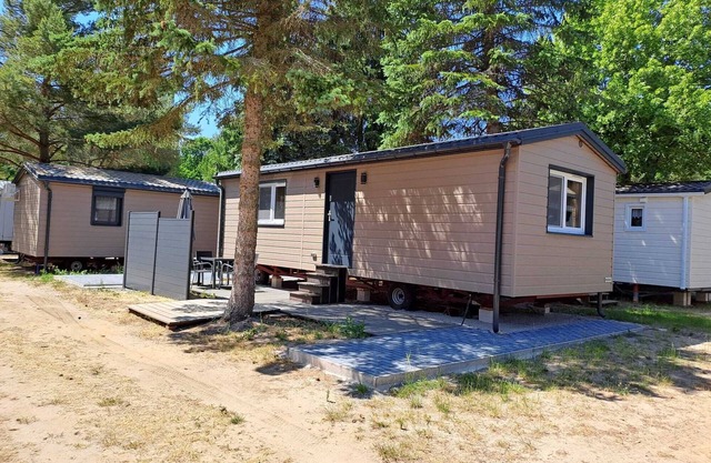 Apartamento 'Tiny House Lohmen Garder See' con terraza privada y Wi-Fi
