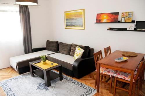 Apartment Tri Vile