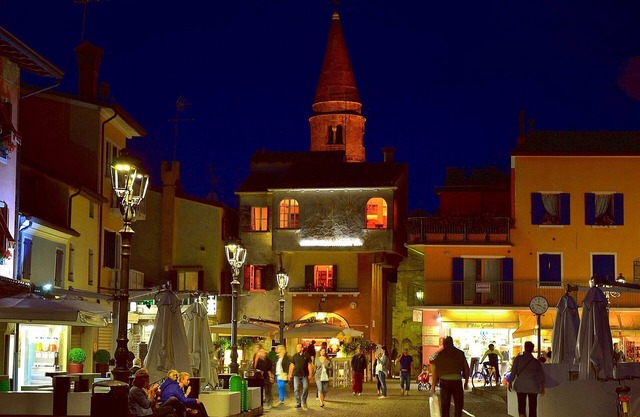 Apartment 'Trilocale 5 Isola Di Pasqua Caorle' with Private Terrace, Wi-Fi and Air Conditioning