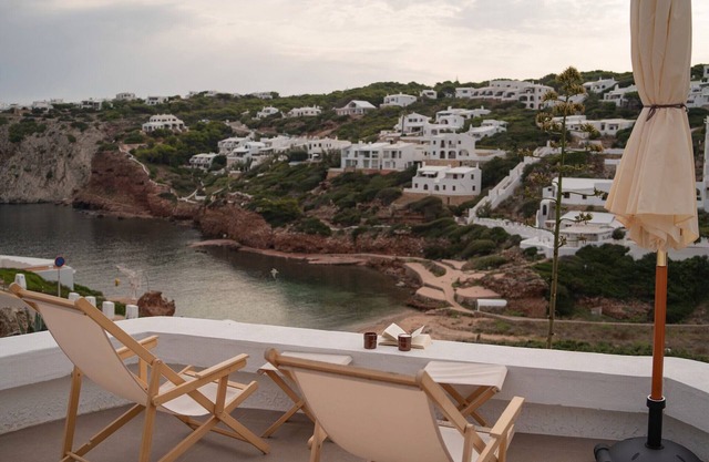 Apartment 'Unique Seafront Property' with Sea View, Wi-Fi and Air Conditioning