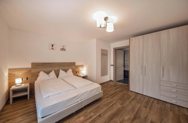 Apartamento "Vacanze Arcobaleno - Viola" con vistas a la montaña, sauna y bañera de hidromasaje