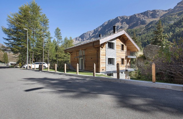 Apartamento 'Valgrisa Mountain Lodges 2' con vistas a la montaña, terraza privada y Wi-Fi