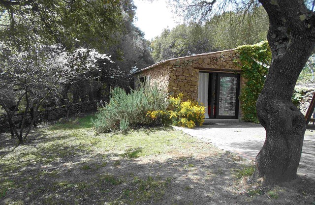 Apartamento 'Vermentino' con piscina compartida, jardín privado y aire acondicionado