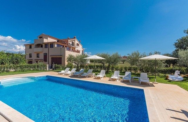 Vetrina-Shared Pool / A2 /Two-Bedroom Apartment with Sea View