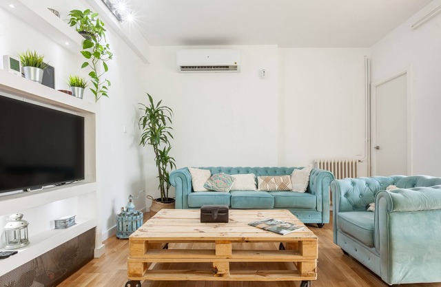 Apartment 'Via Augusta' with Wi-Fi and Air Conditioning