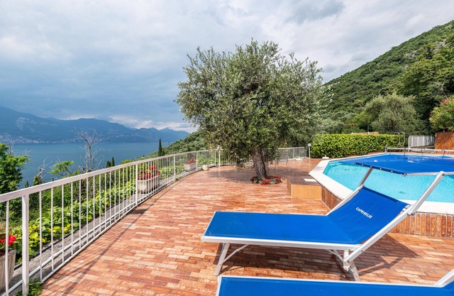 Apartamento 'Villa Verde' con vistas al lago, piscina compartida y aire acondicionado