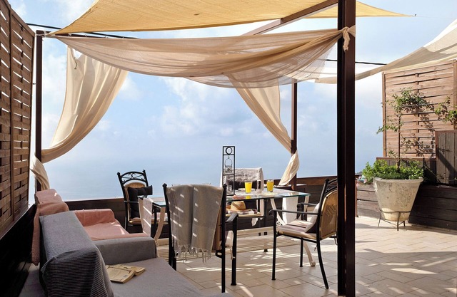 Apartamento 'Villa Amarillo Tajo Villas' con vistas al mar, Wi-Fi y aire acondicionado
