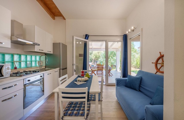 Apartment 'Villa Margherita' with Private Terrace, Wi-Fi and Air Conditioning