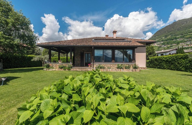 Apartamento "Villa Rita Superiore" con vistas al lago, jardín y piscina