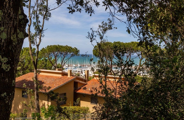 Apartamento "Villetta Dei Pini" con vistas al mar, jardín privado y Wi-Fi