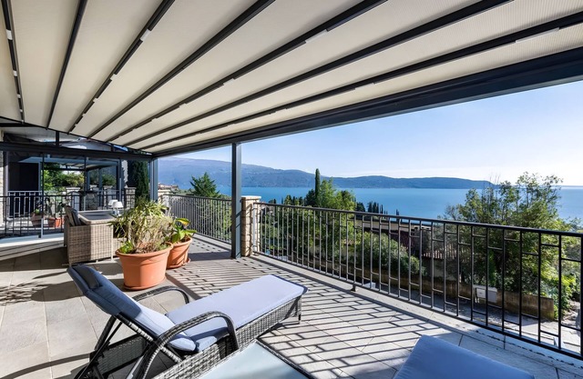 Apartamento 'Virgilio Yellow' con vistas al lago, Wi-Fi y aire acondicionado