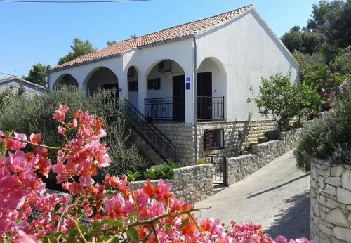 Apartment Vlatko - 100 m from sea