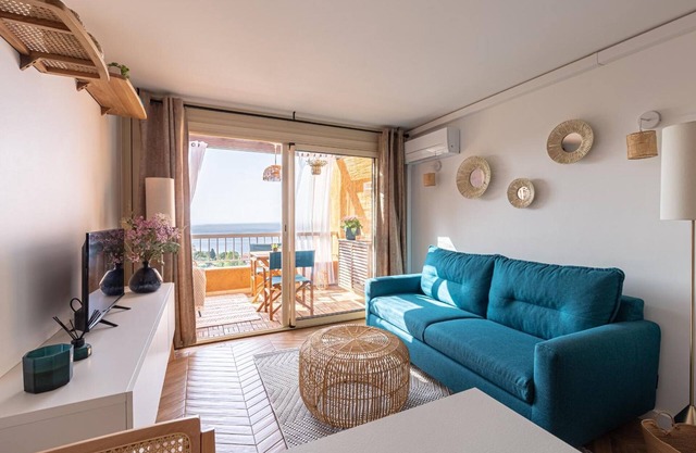 Apartamento 'Vue Mer Et Jardin' con vistas al mar, Wi-Fi y aire acondicionado