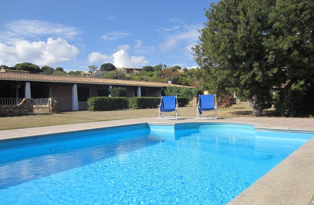 Casa cerca del mar, con piscina.