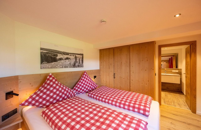 Apartamento 'Wiesenglück' con vistas a la montaña, terraza privada y Wi-Fi