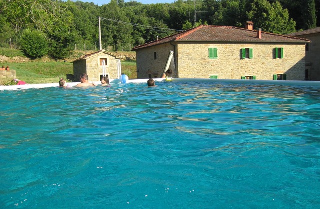 Apartment with 14 beds, in the green near Florence