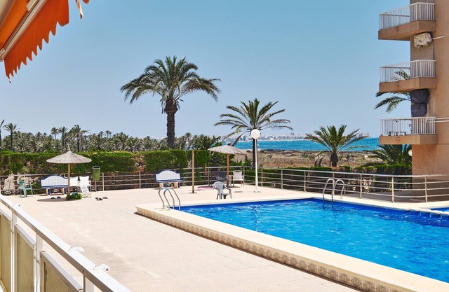 Apartamento 2 dormitorios con WI-FI, aire acond, vistas al mar, piscina y garaje