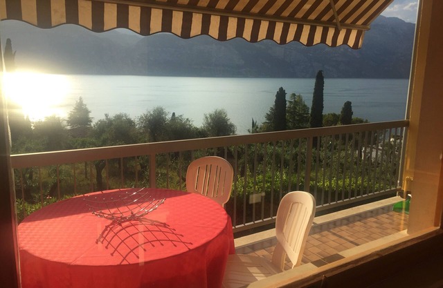 Apartamento con 2 dormitorios y vistas impresionantes al lago