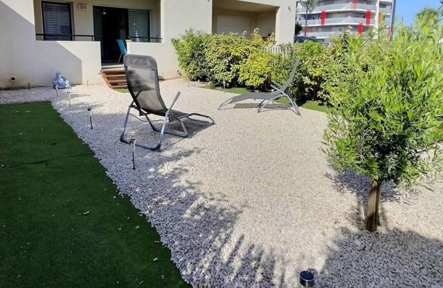 Apartment with a private parking garden