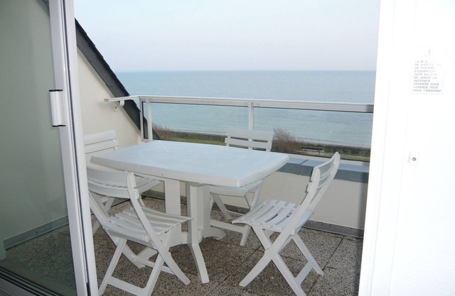 Apartamento con acceso y vistas al mar