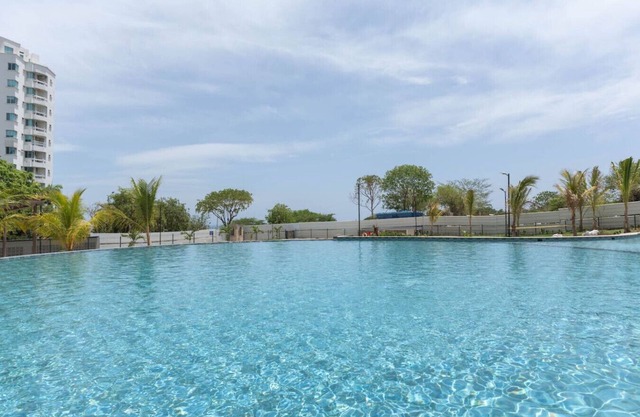 Apartment with balcony and incredible view, swimming pool and beach