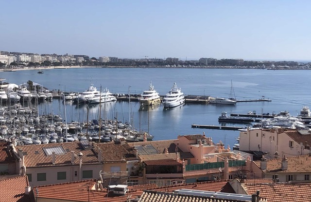 Apartamento con balcón y vistas panorámicas al mar Vistas
