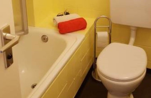 Apartamento con balcón en Würzburg, nuevo, cerca de la universidad, a 4 km del centro