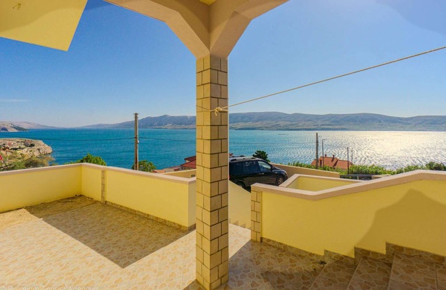 Apartment with balkony and sea view