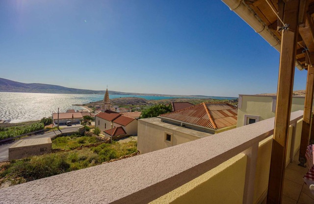 Apartment with balkony and sea view