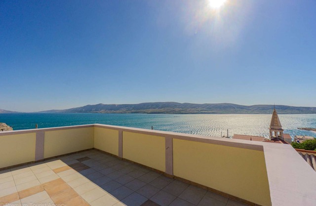 Apartment with balkony and sea view