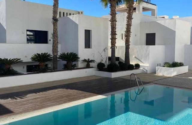 Apartamento con hermosas vistas a la montaña y mar