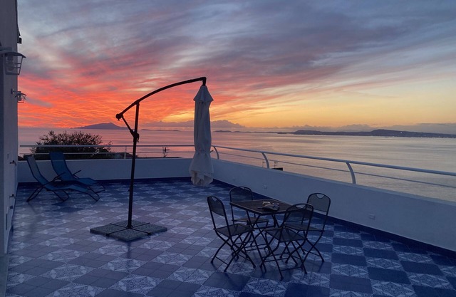 Apartment with breathtaking terrace vesuvius/ sorrentine peninsula view